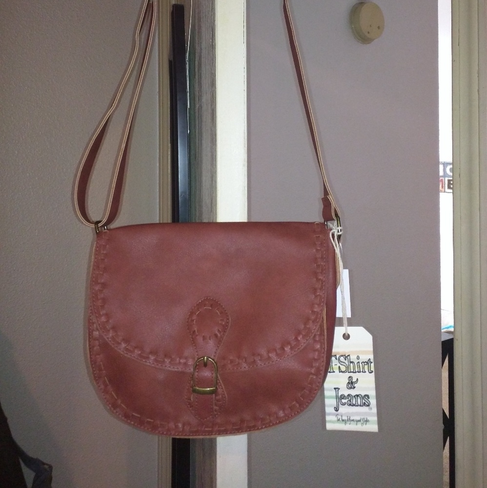 T-shirt and jeans crossbody